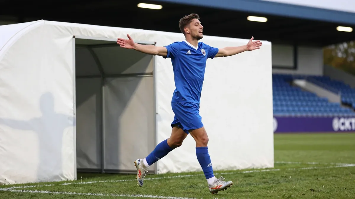 Adam Hložek vstřelil gól za Hoffenheim v DFB Pokalu, kde nastoupili i další čeští reprezentanti, zatímco národní tým se...